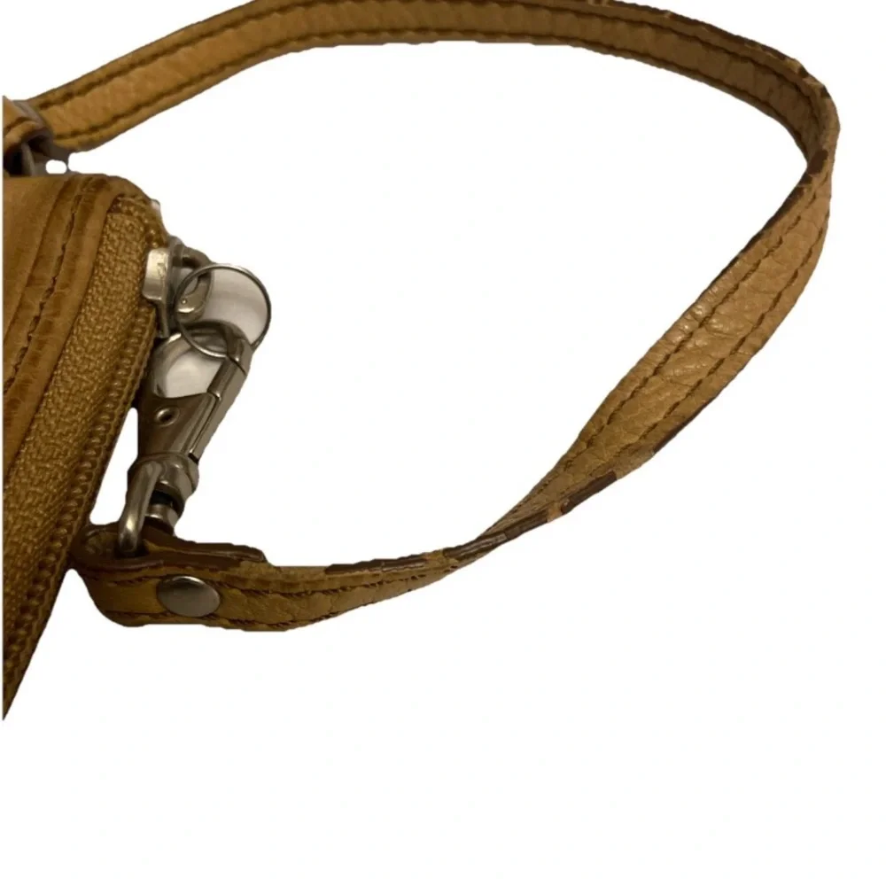 Fossil Women’s Leather Lined Flowers Logo Zip Around Wristlet Clutch SL4037. - Picture 6 of 11